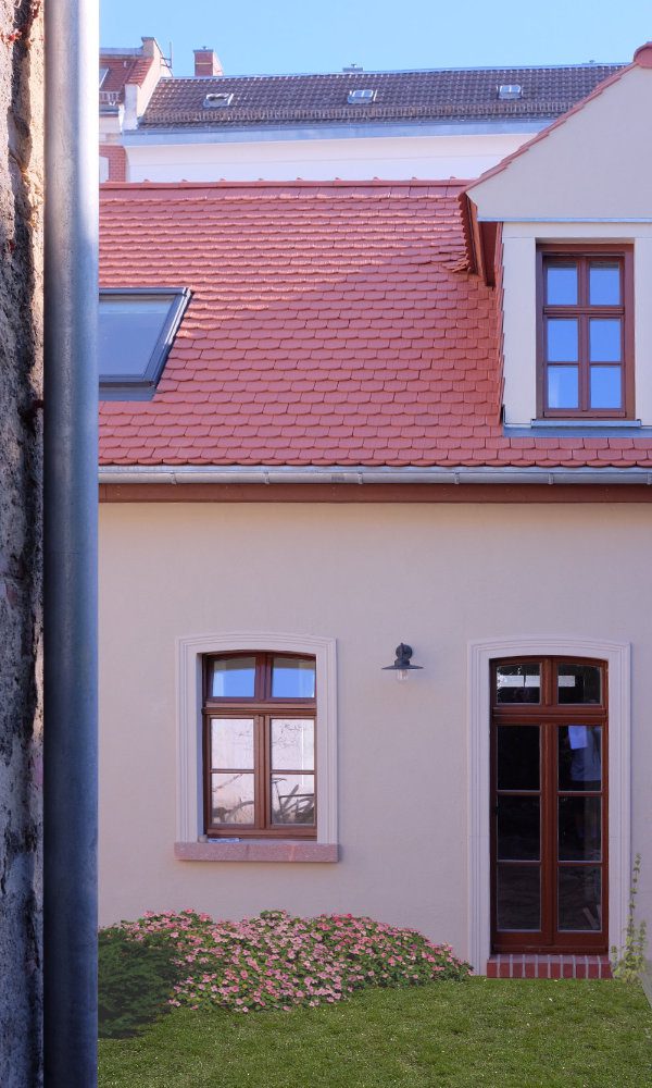 BI68_schiller architekten_Außenraum Hofseite